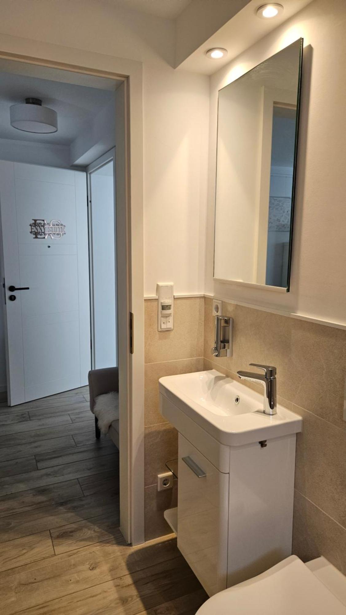 Enny Suite Apartment Im Schoenen Rheinland Lohmar Exterior foto